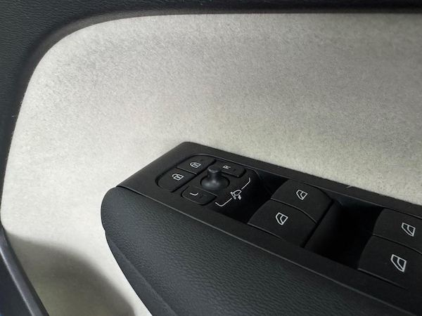 Used Volvo XC40 2023 for sale - 75309019: Photo 37