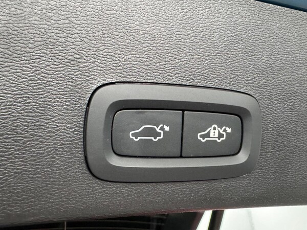 Used Volvo XC40 2023 for sale - 75309019: Photo 51
