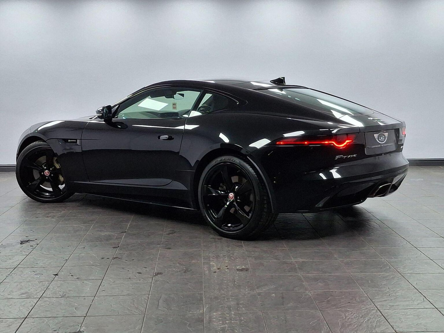 Used Jaguar F-Type 2018 for sale - 76769860: Photo 11