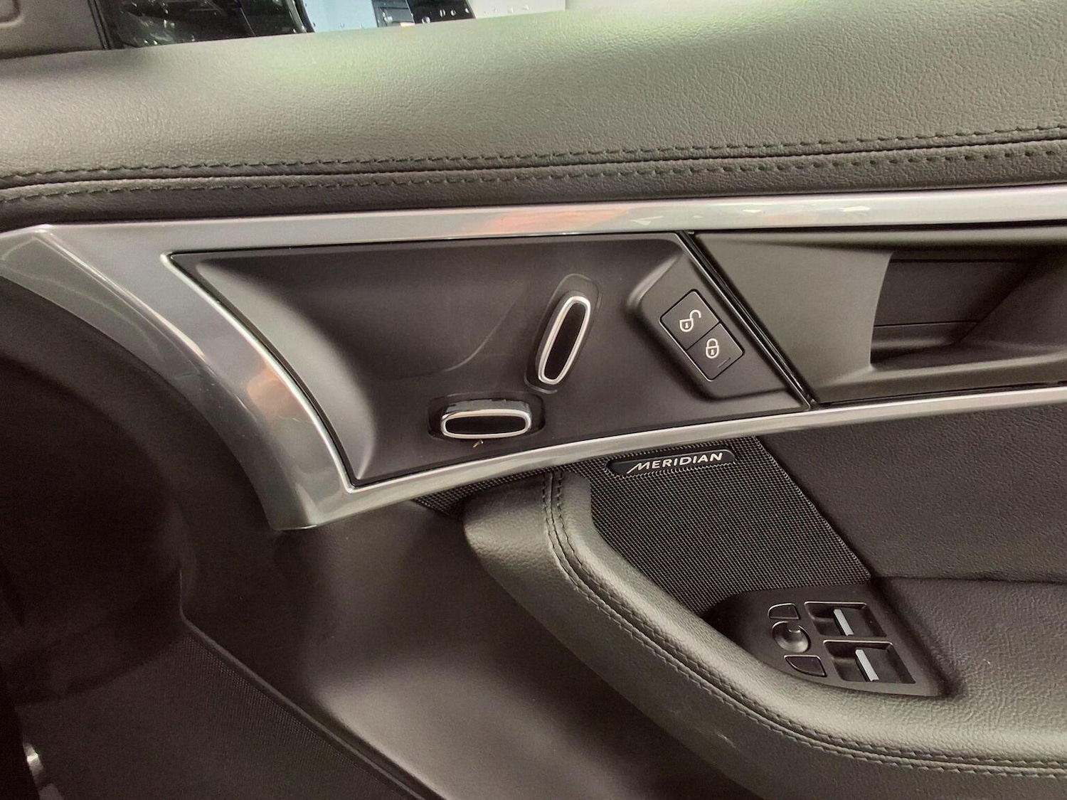 Used Jaguar F-Type 2018 for sale - 76769860: Photo 28