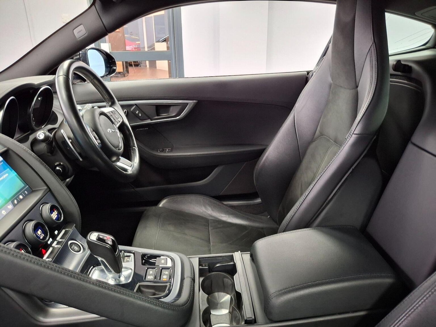 Used Jaguar F-Type 2018 for sale - 76769860: Photo 59