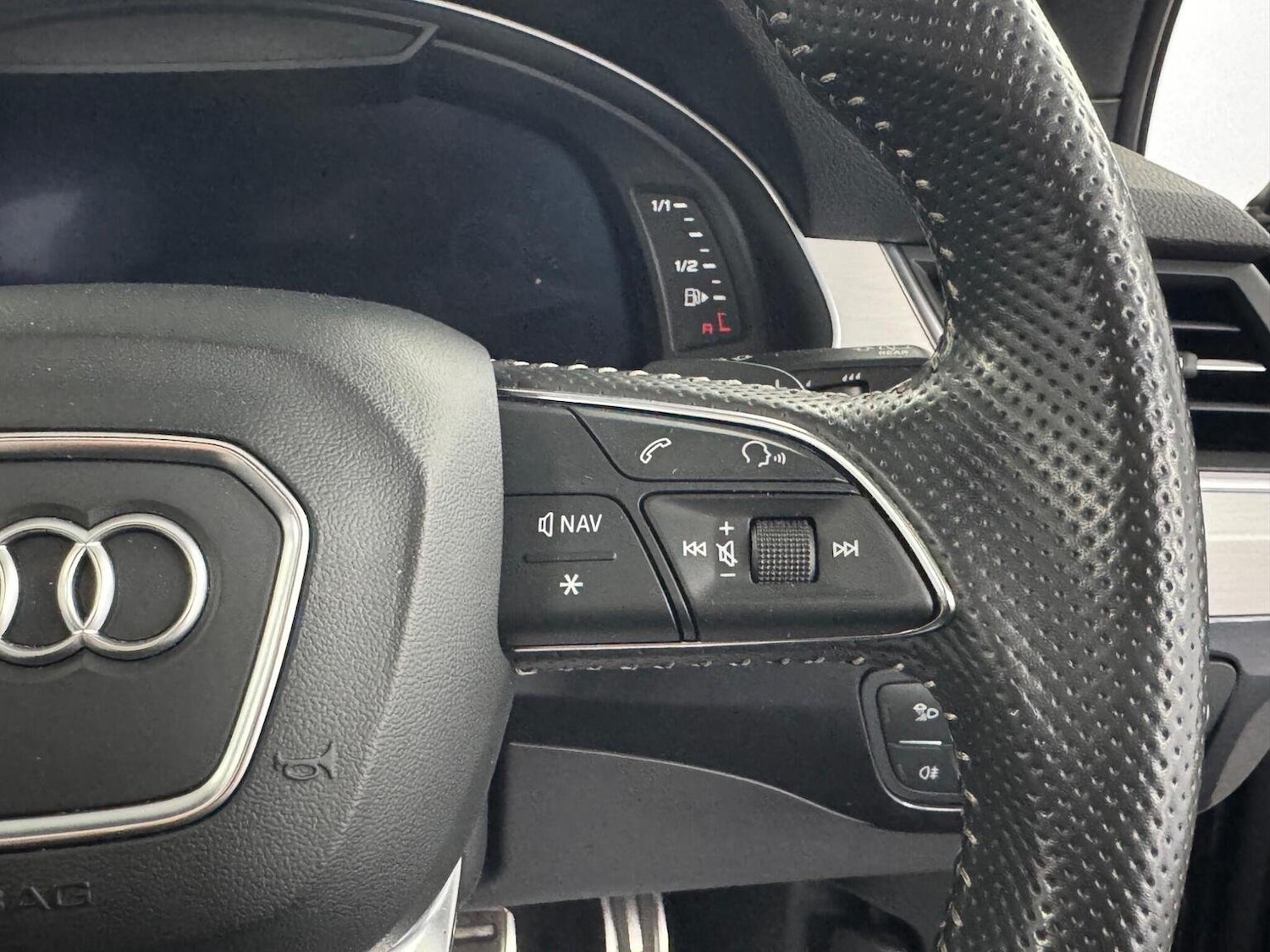 Used Audi Q7 2019 for sale - 76281379: Photo 41