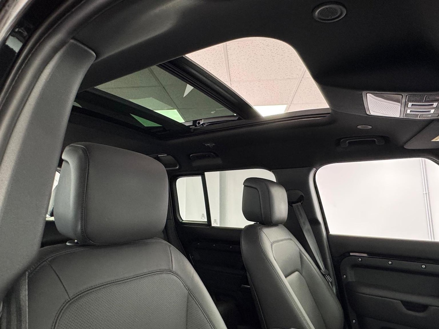 Used Land Rover Defender 110 2024 for sale - 76794588: Photo 6