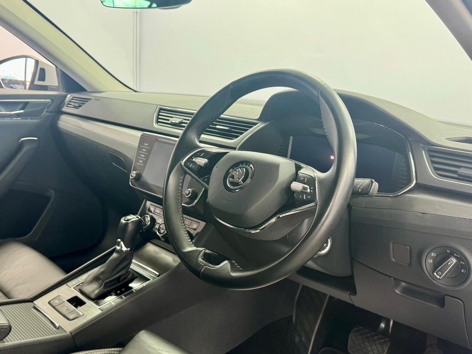 Used Skoda Superb 2022 for sale - 76397076: Photo 4