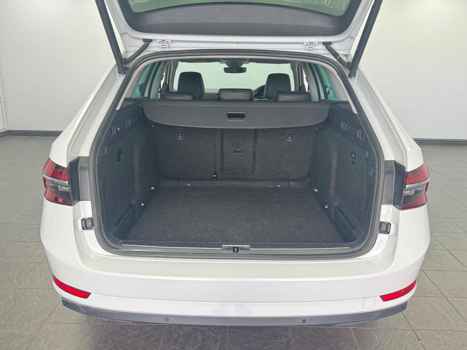 Used Skoda Superb 2022 for sale - 76397076: Photo 46