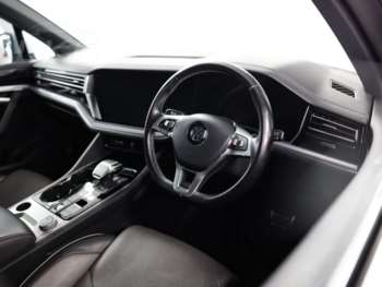 Used Volkswagen Touareg 2018 for sale - 74920072: Photo