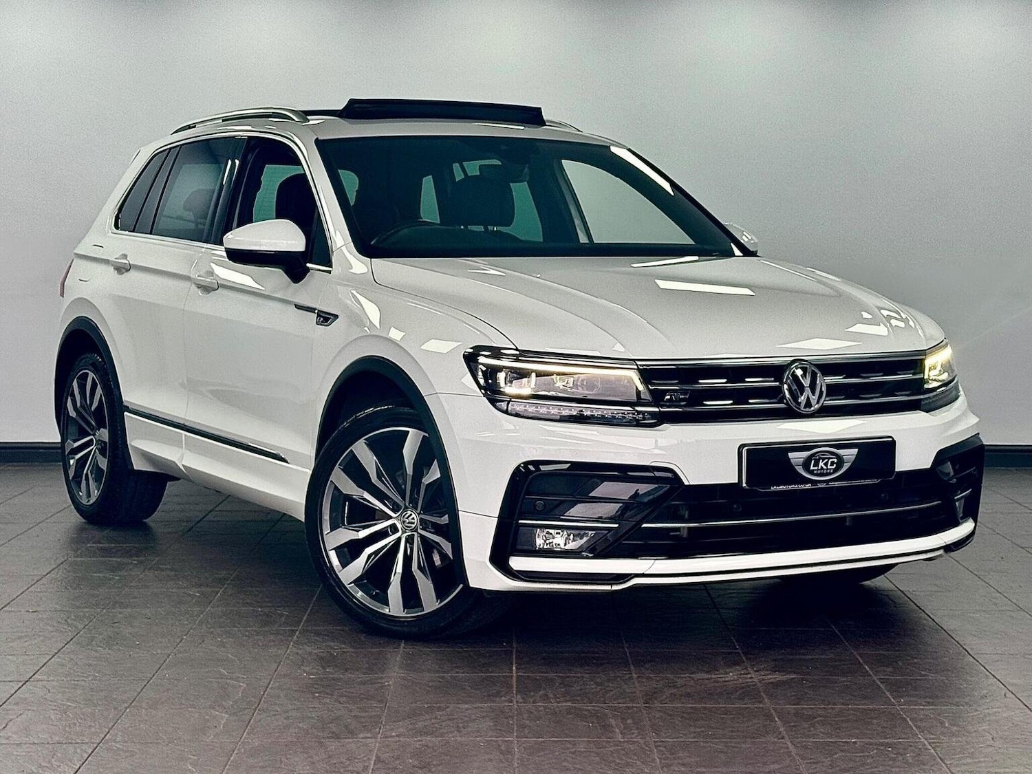 Used Volkswagen Tiguan 2018 for sale - 76268485: Photo 2