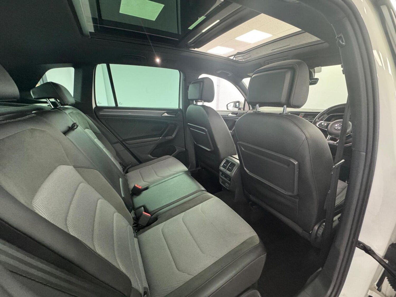 Used Volkswagen Tiguan 2018 for sale - 76268485: Photo 49