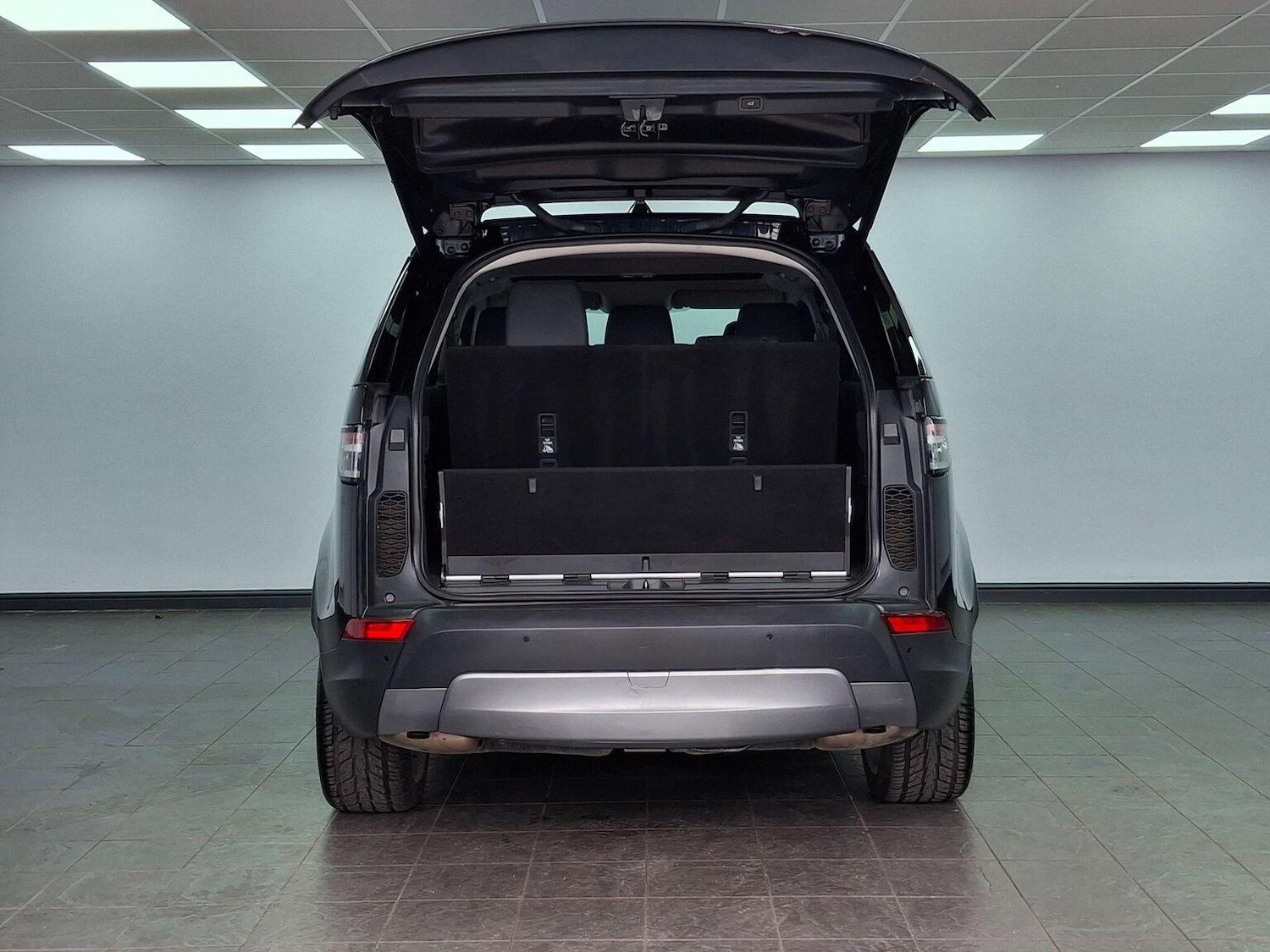 Used Land Rover Discovery 2019 for sale - 76769558: Photo 50