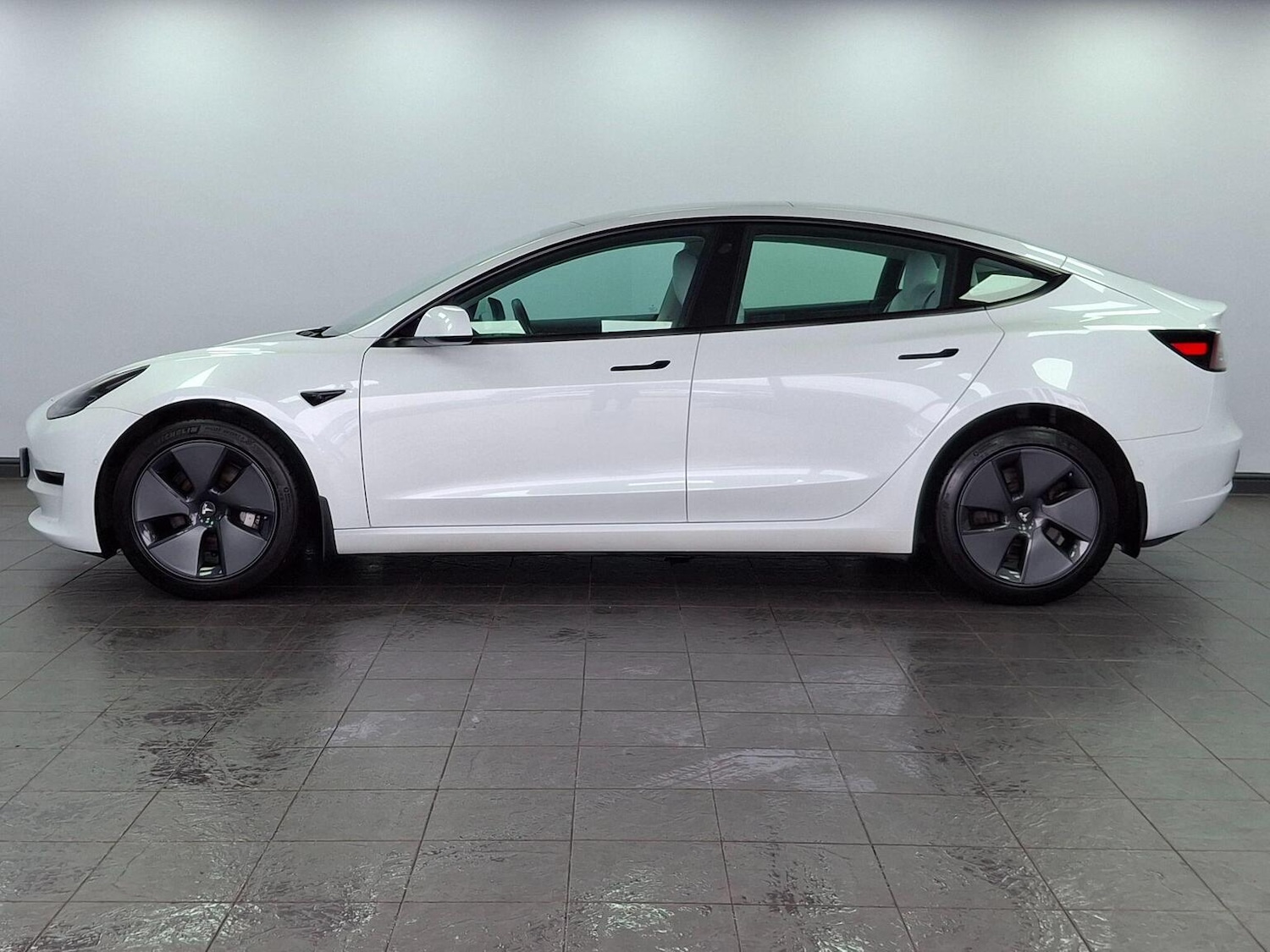Used Tesla Model 3 2022 for sale - 77707158: Photo 2
