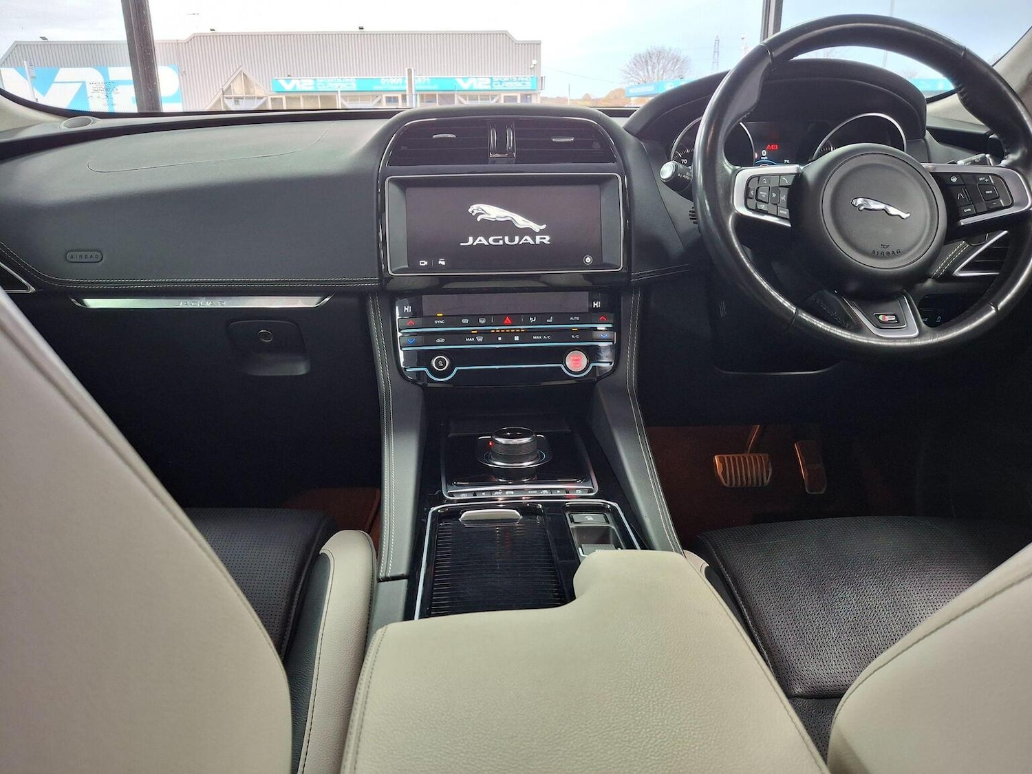 Used Jaguar F-Pace 2020 for sale - 76712665: Photo 18