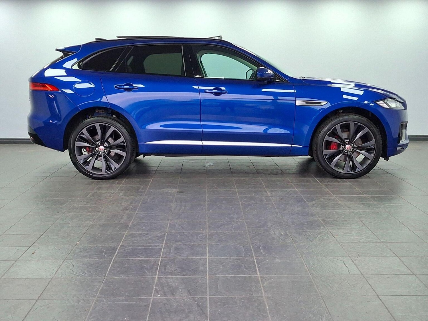 Used Jaguar F-Pace 2020 for sale - 76712665: Photo 2