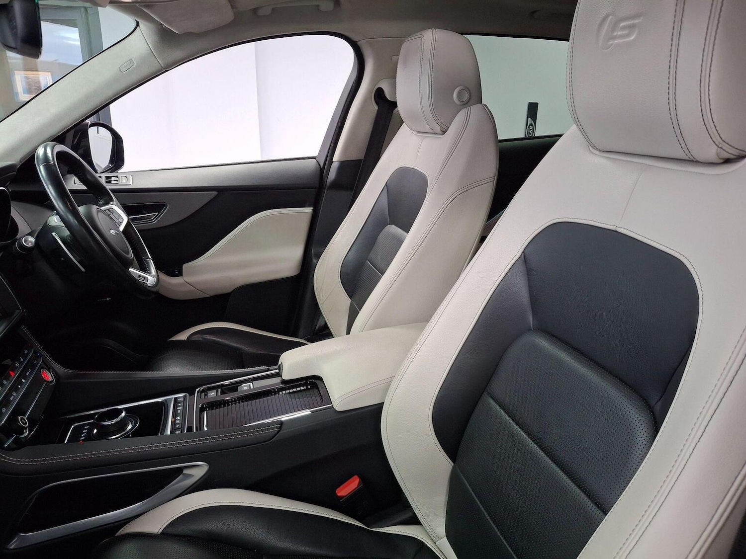 Used Jaguar F-Pace 2020 for sale - 76712665: Photo 4