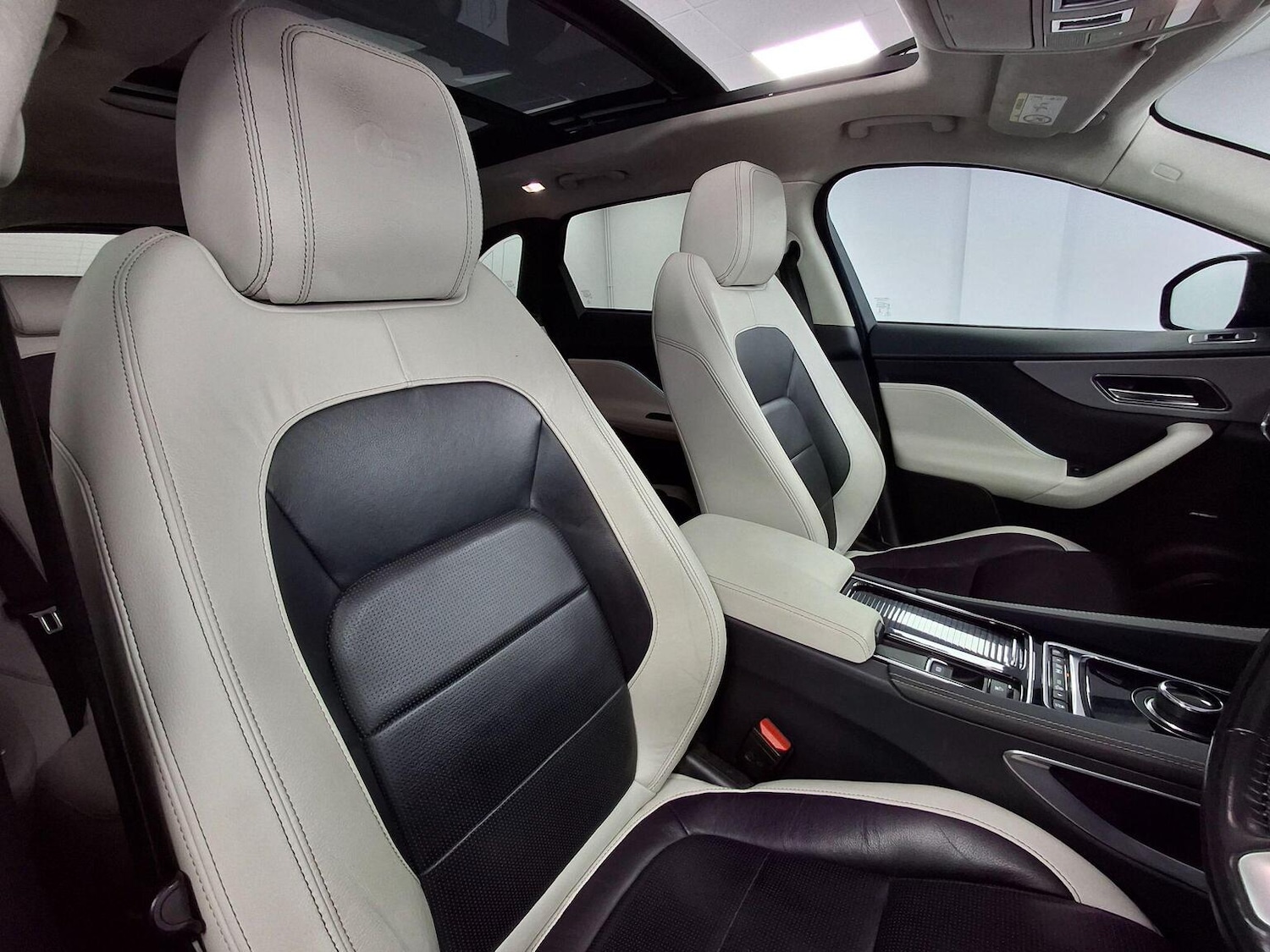 Used Jaguar F-Pace 2020 for sale - 76712665: Photo 6