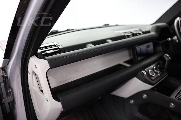 Used Land Rover Defender 90 2022 for sale - 75202563: Photo 43