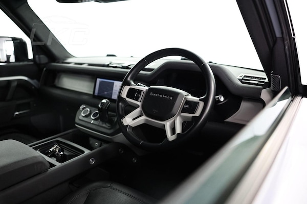 Used Land Rover Defender 90 2022 for sale - 75202563: Photo 4