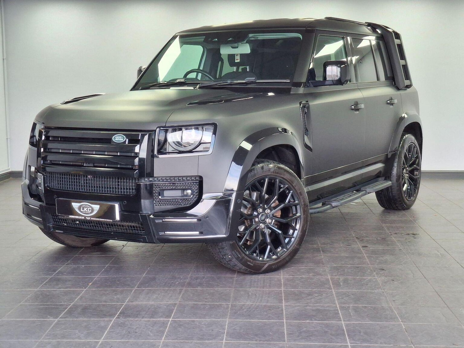 Used Land Rover Defender 2020 for sale - 76896955: Photo 1