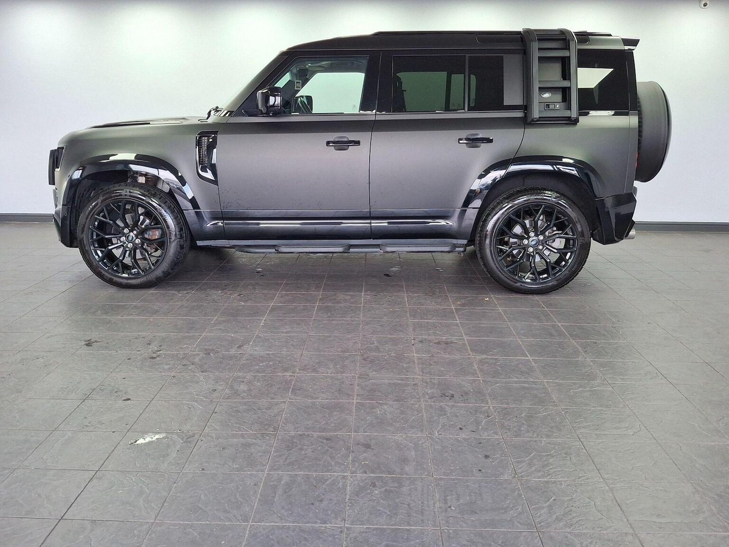 Used Land Rover Defender 2020 for sale - 76896955: Photo 11