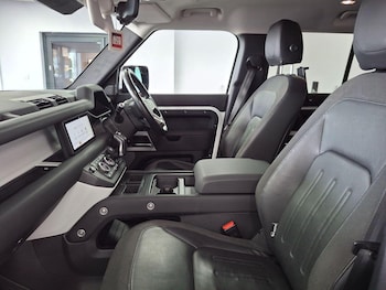 Used Land Rover Defender 2020 for sale - 76896955: Photo