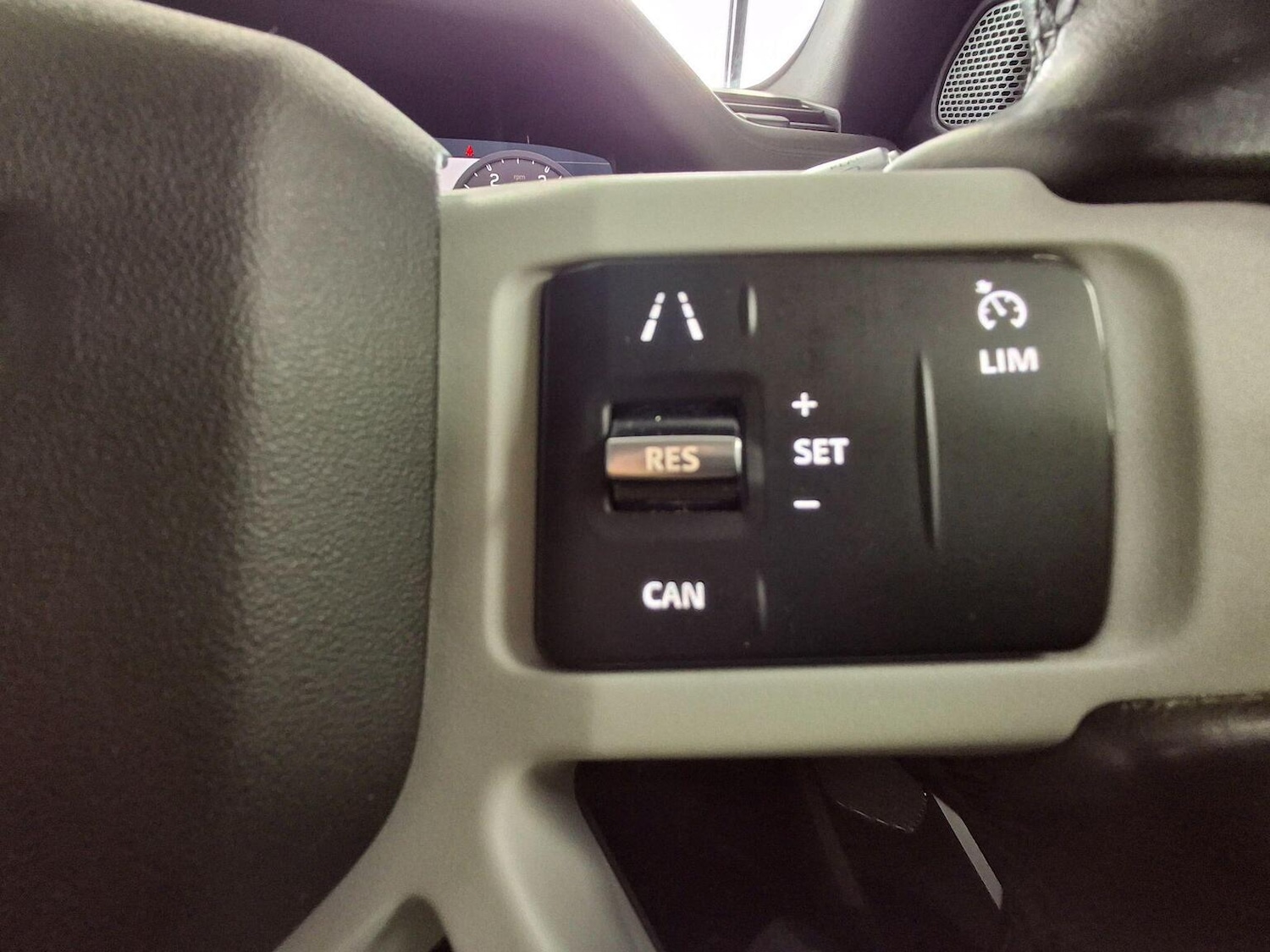 Used Land Rover Defender 2020 for sale - 76896955: Photo 7