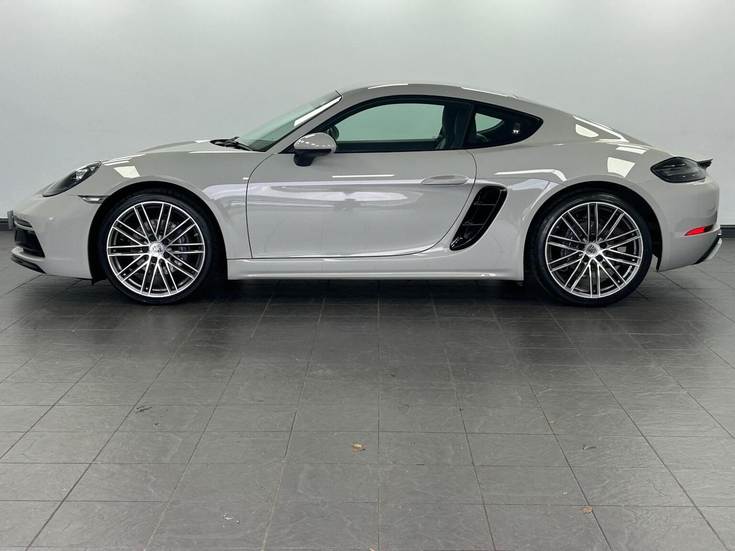 Used Porsche Cayman 2021 for sale - 77049286: Photo 2