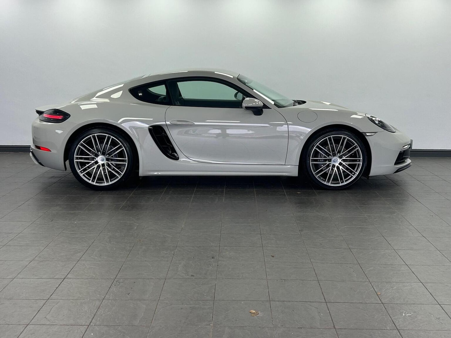Used Porsche Cayman 2021 for sale - 77049286: Photo 4