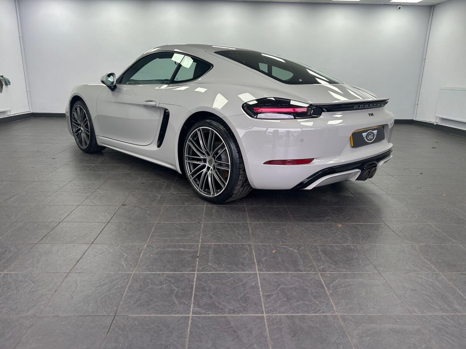 Used Porsche Cayman 2021 for sale - 77049286: Photo 6