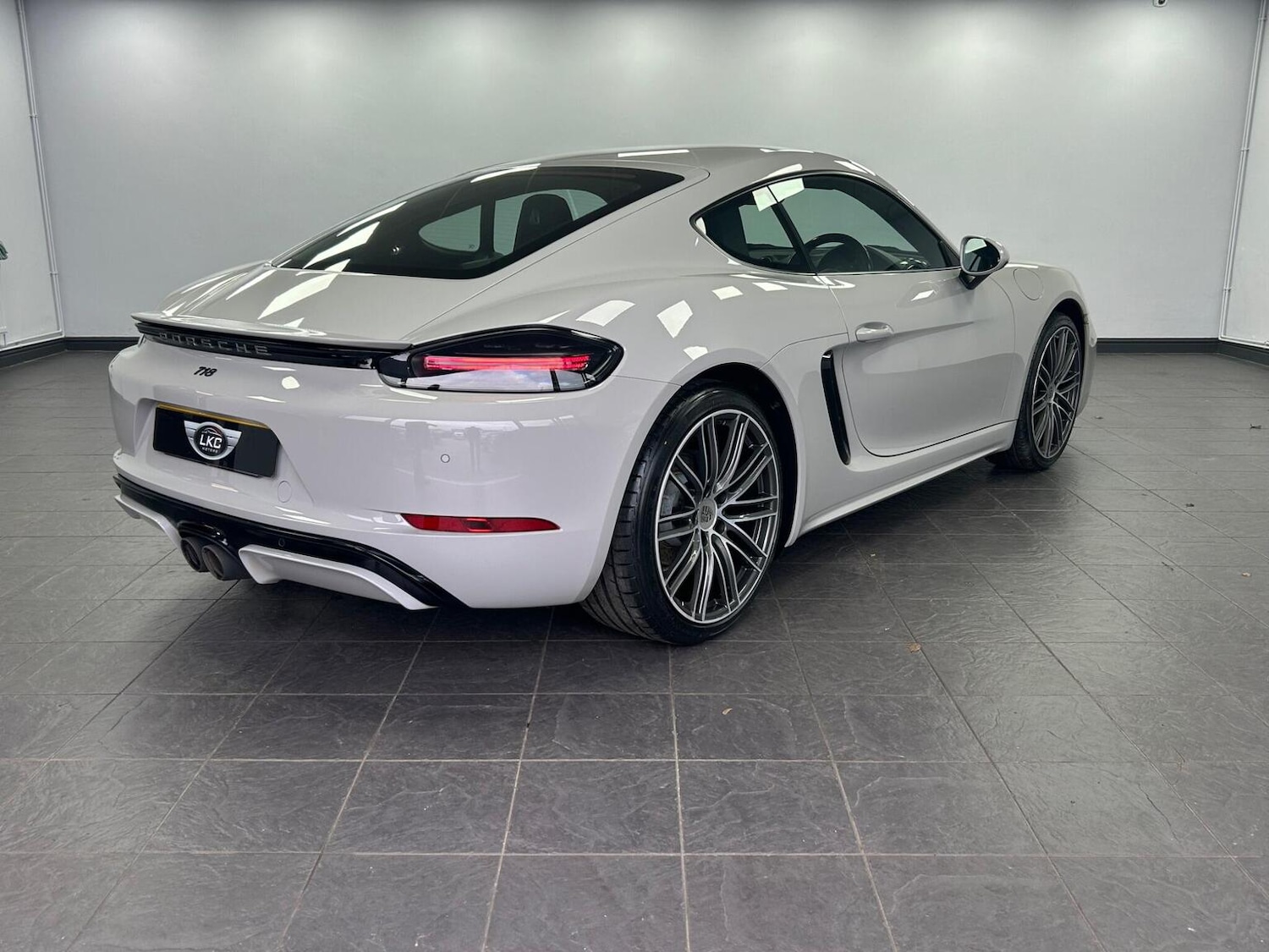 Used Porsche Cayman 2021 for sale - 77049286: Photo 8