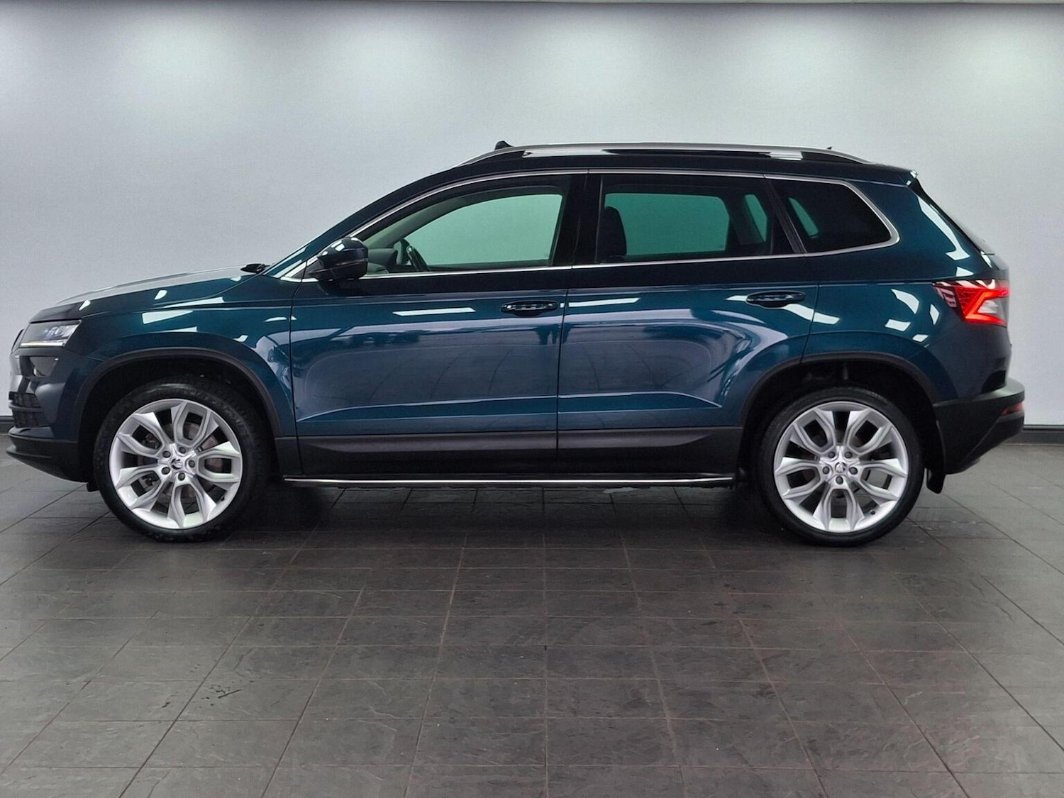 Used Skoda Karoq 2018 for sale - 77535969: Photo 2