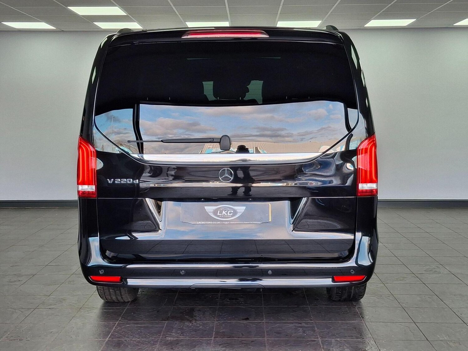 Used Mercedes-Benz V-Class 2023 for sale - 77107671: Photo 13