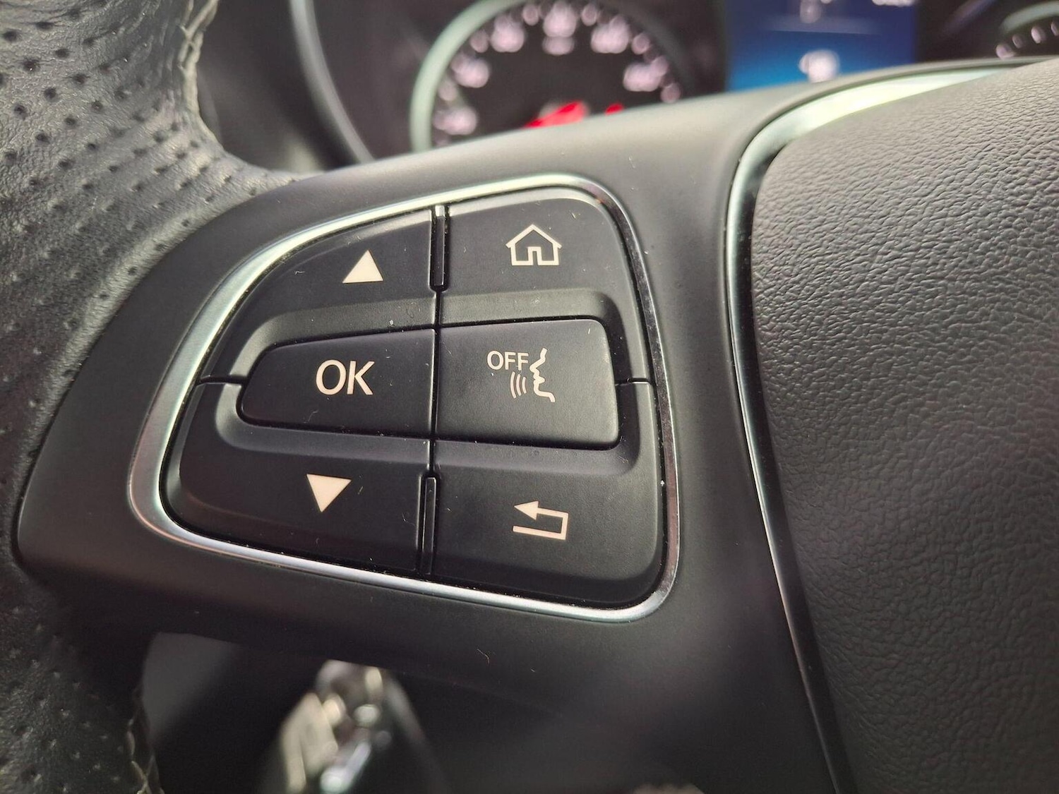 Used Mercedes-Benz V-Class 2023 for sale - 77107671: Photo 17