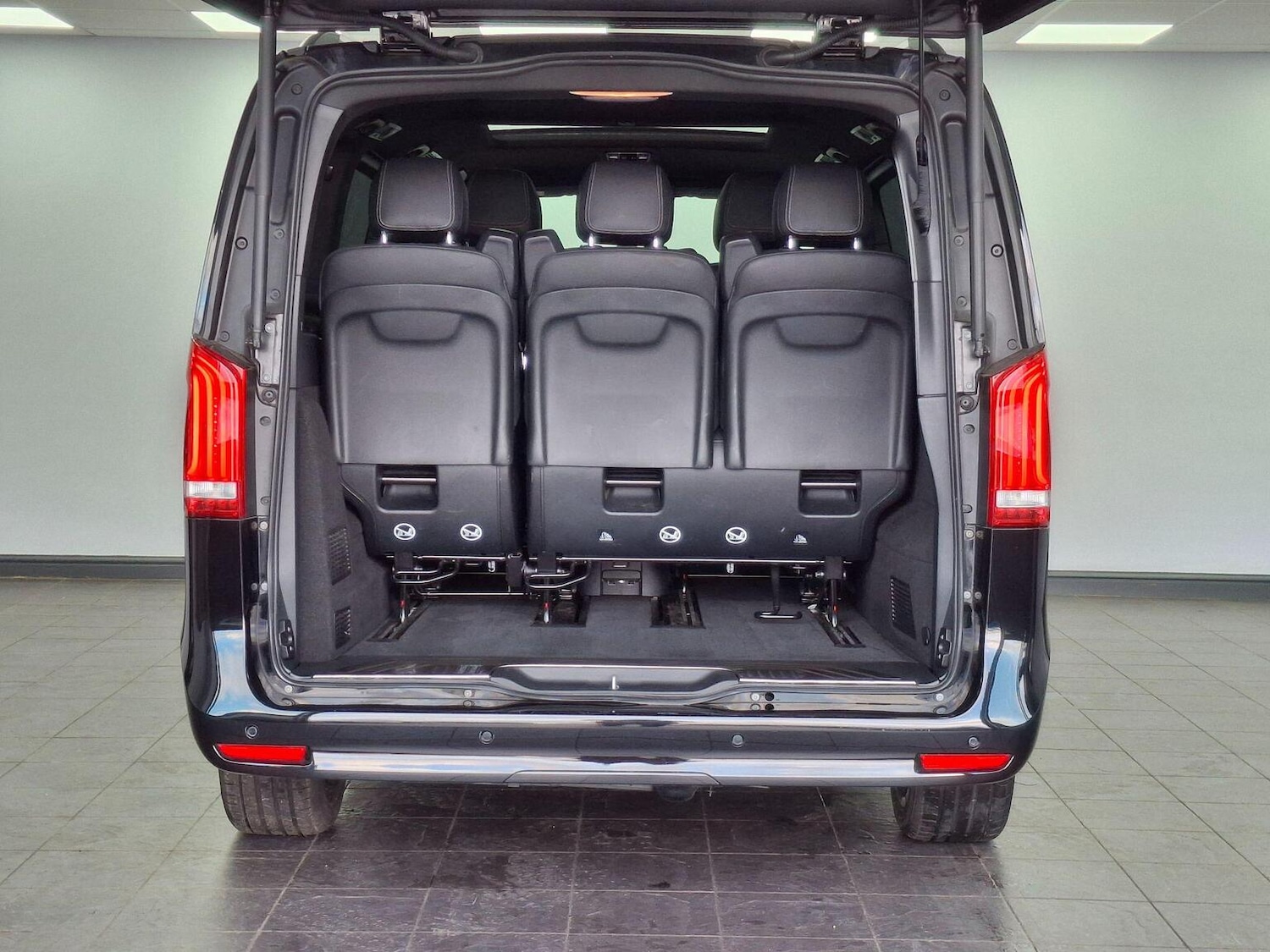 Used Mercedes-Benz V-Class 2023 for sale - 77107671: Photo 26