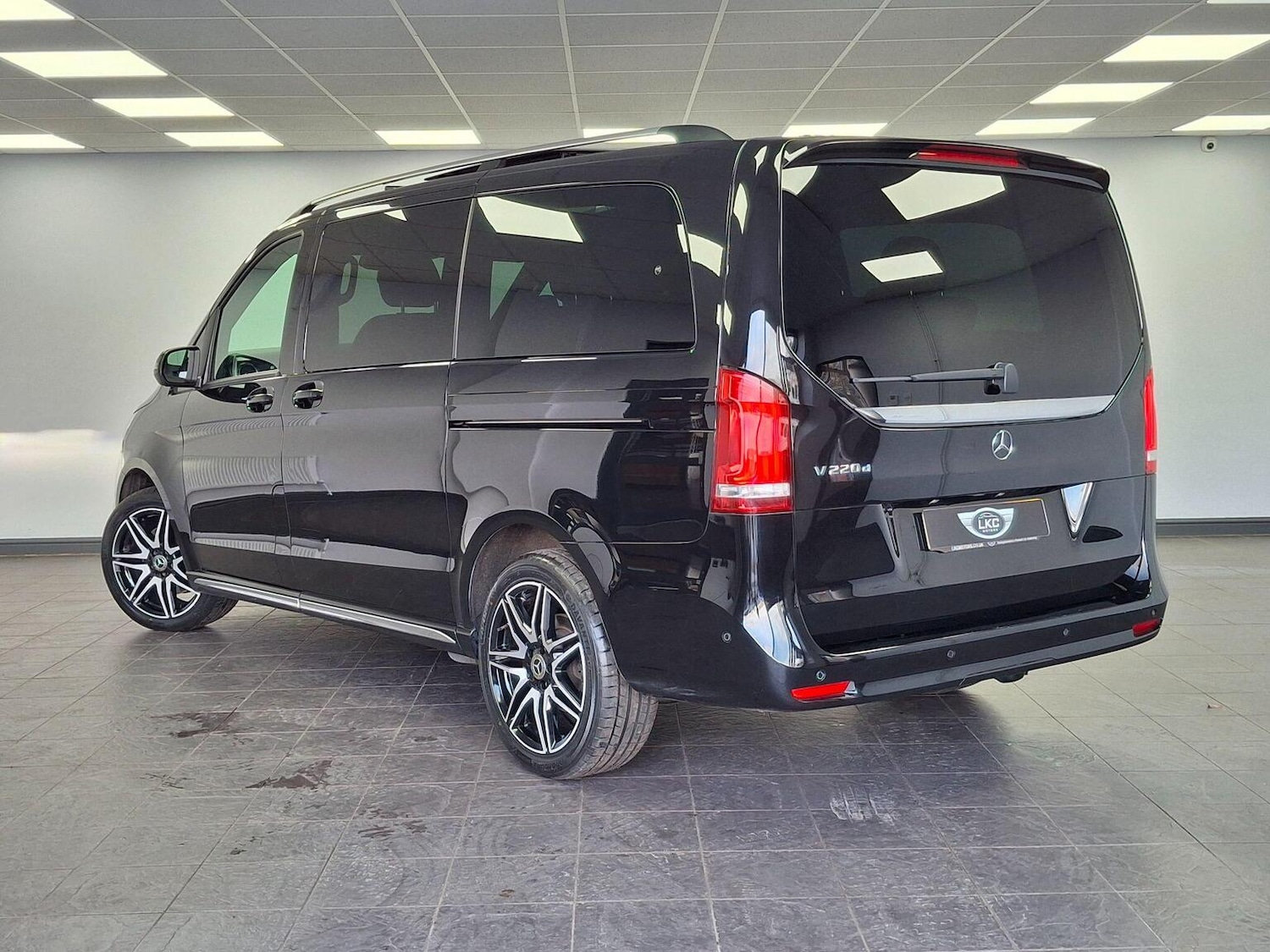 Used Mercedes-Benz V-Class 2023 for sale - 77107671: Photo 27