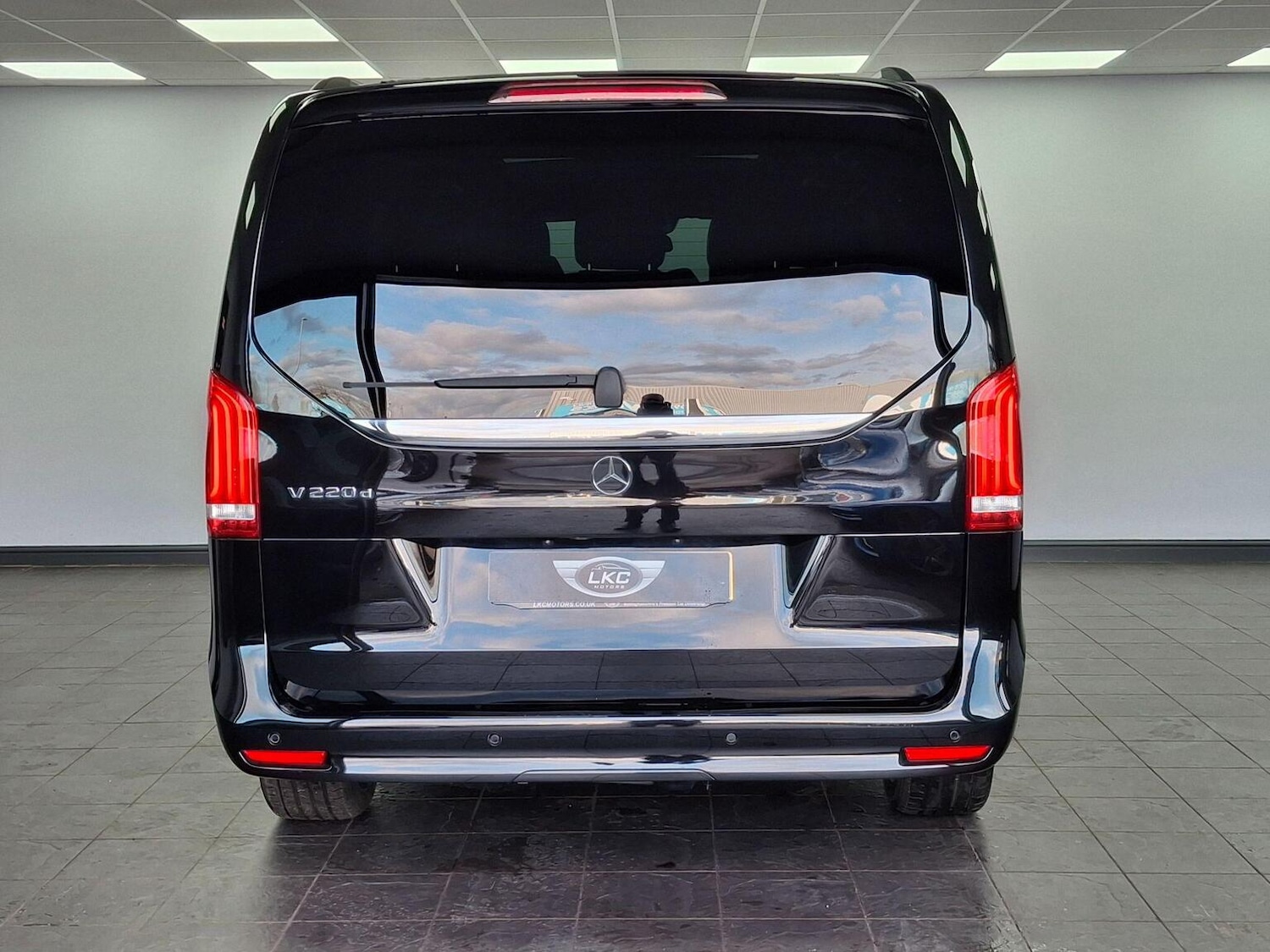 Used Mercedes-Benz V-Class 2023 for sale - 77107671: Photo 28