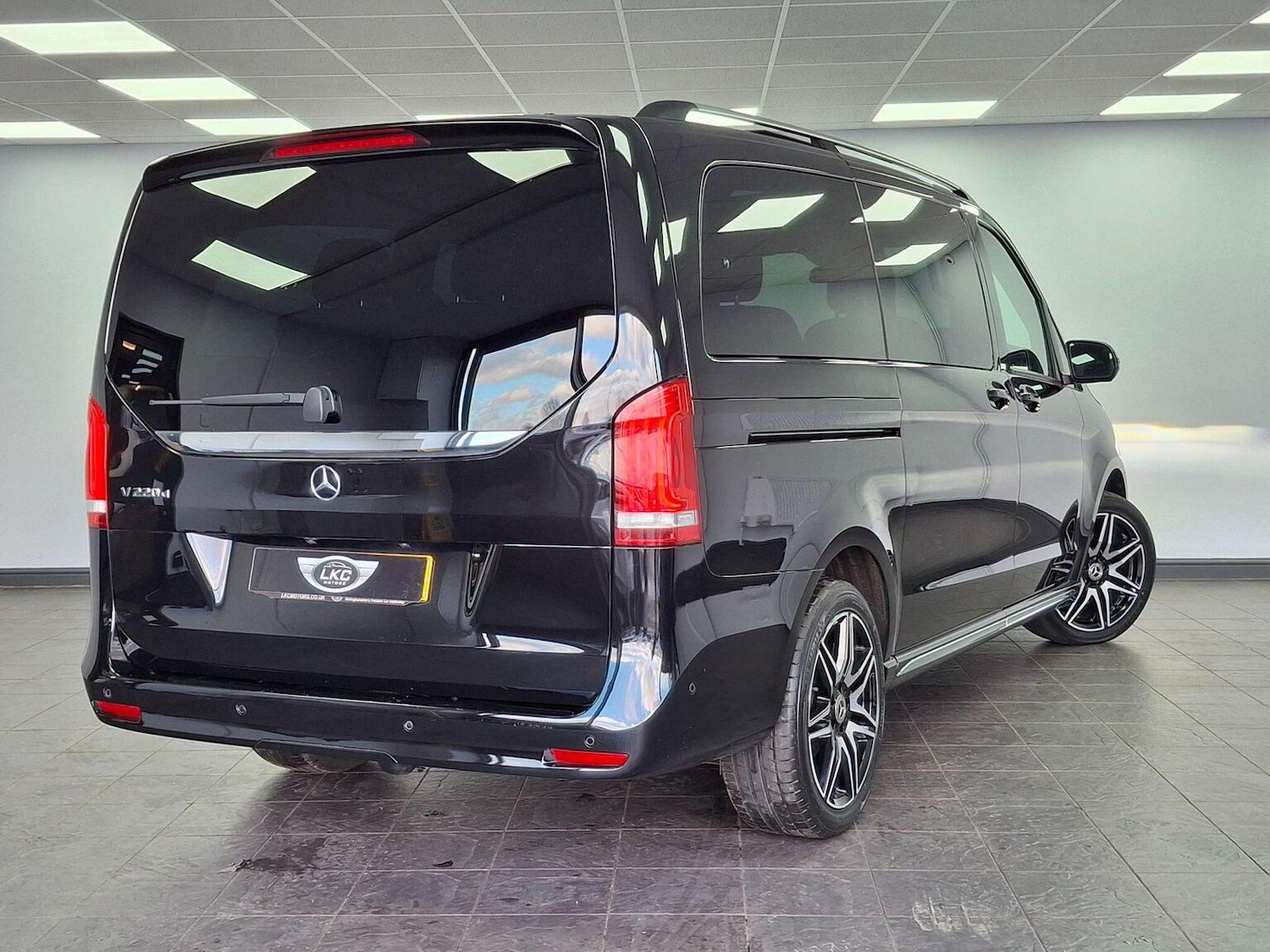 Used Mercedes-Benz V-Class 2023 for sale - 77107671: Photo 29