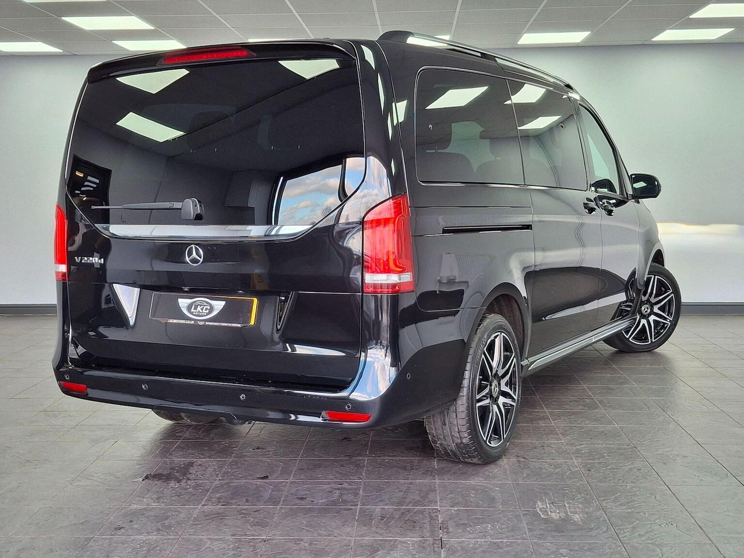Used Mercedes-Benz V-Class 2023 for sale - 77107671: Photo 49