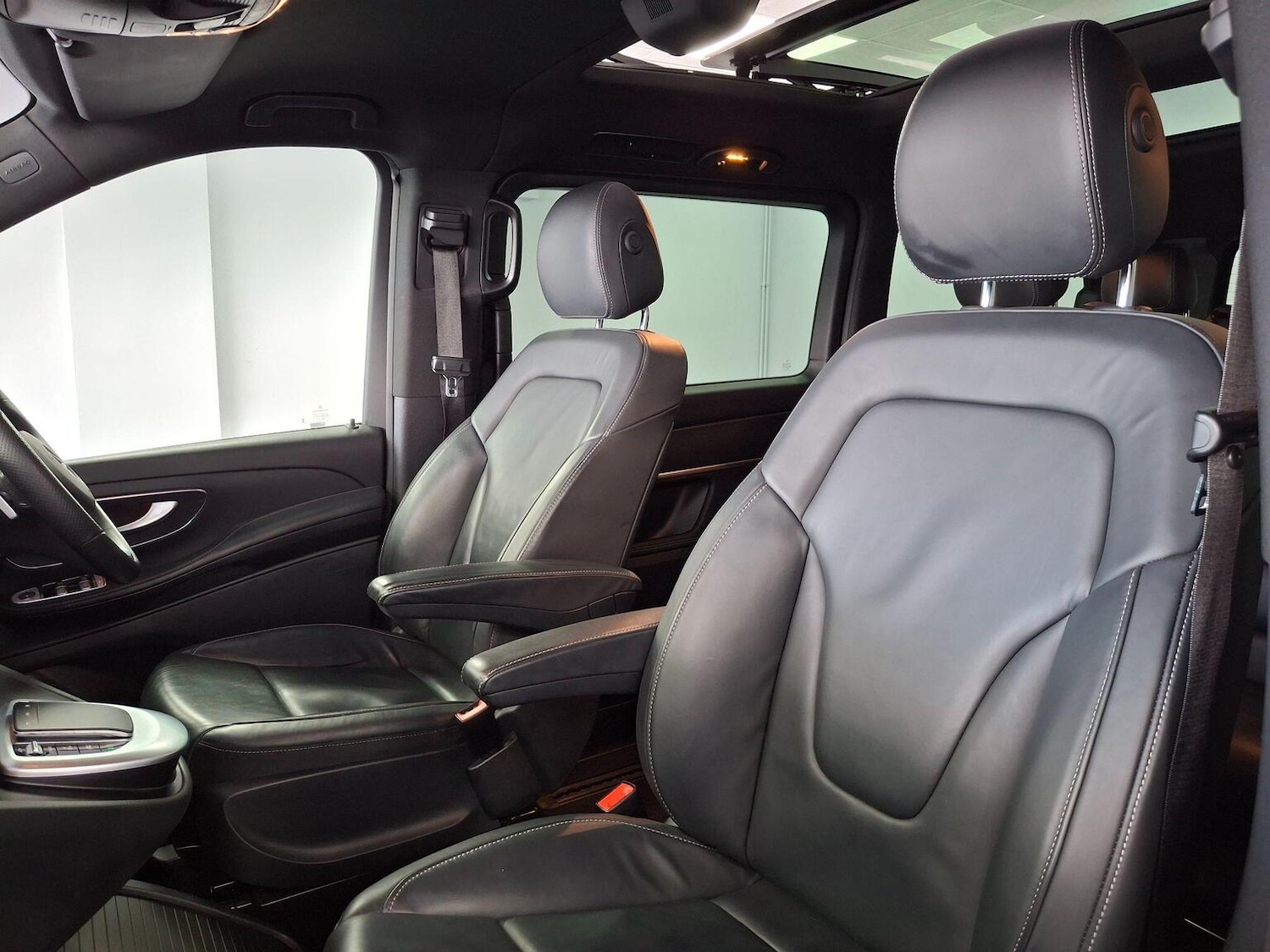 Used Mercedes-Benz V-Class 2023 for sale - 77107671: Photo 55