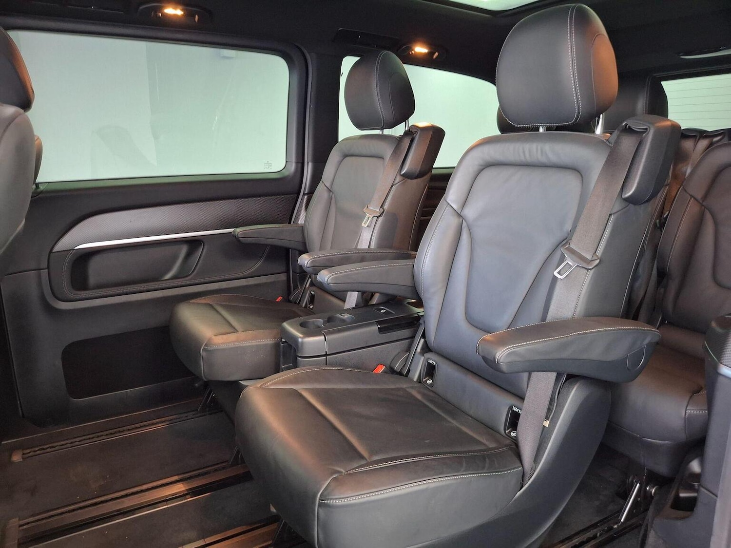 Used Mercedes-Benz V-Class 2023 for sale - 77107671: Photo 77