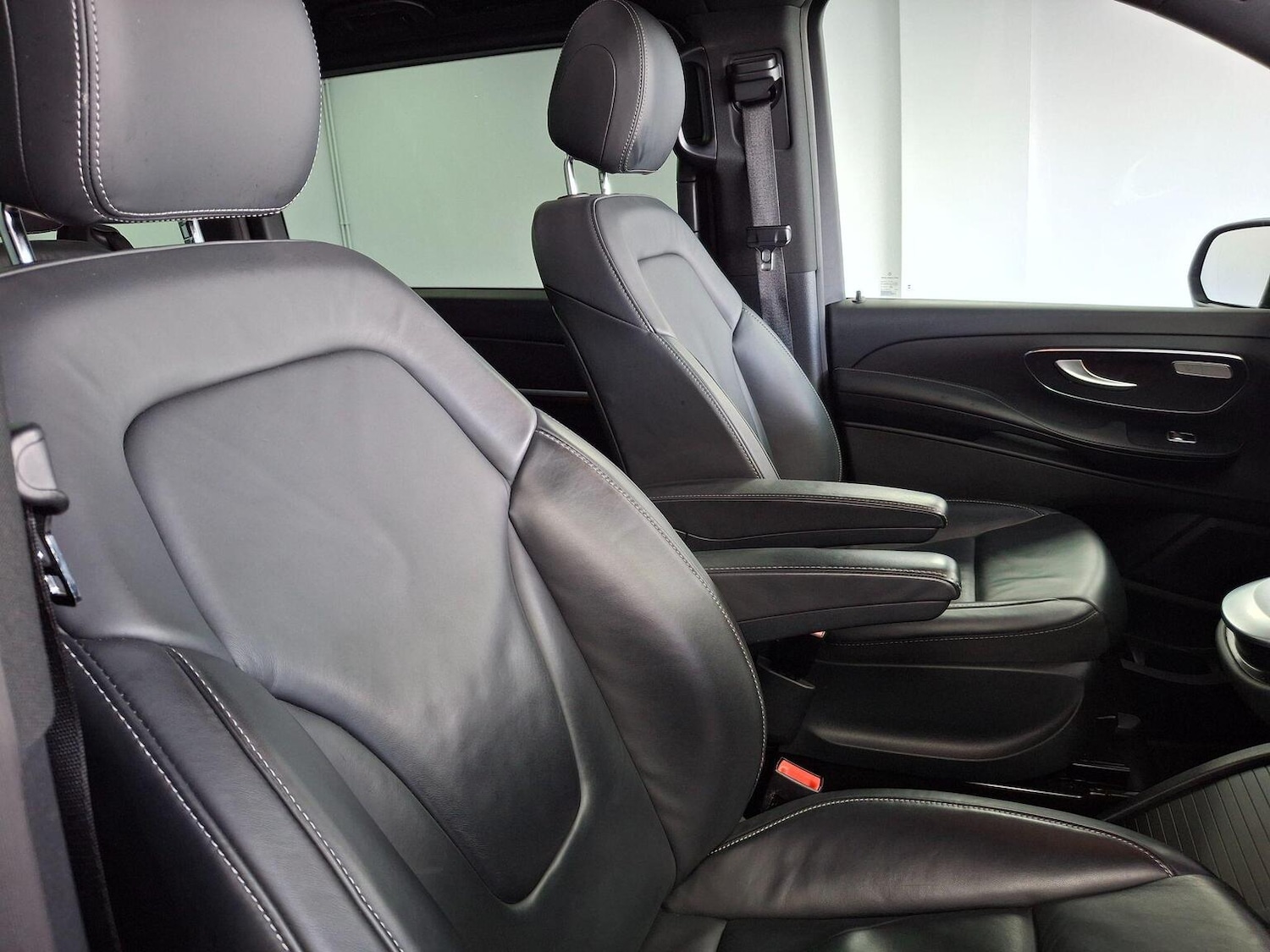 Used Mercedes-Benz V-Class 2023 for sale - 77107671: Photo 8