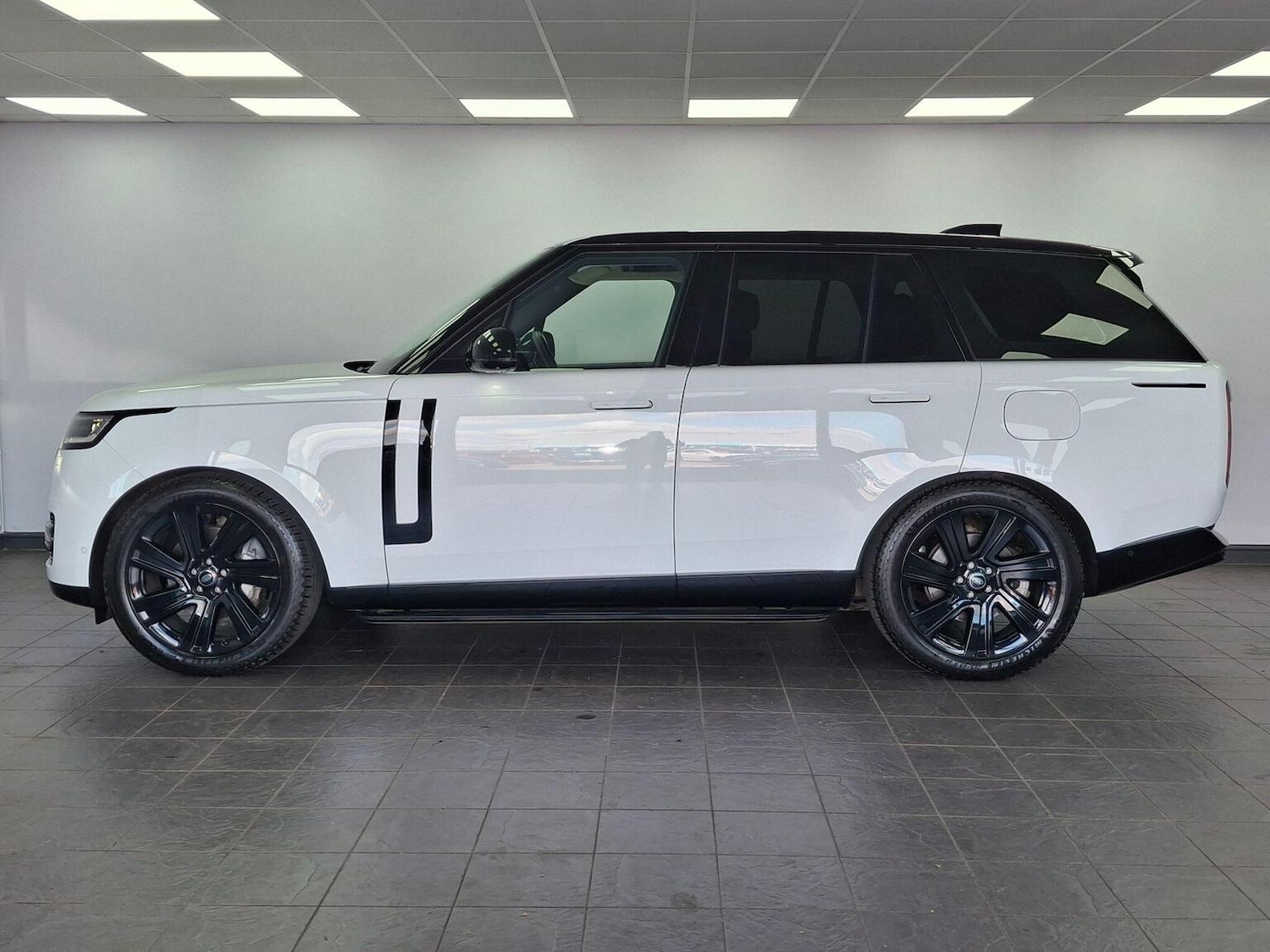 Used Land Rover Range Rover 2025 for sale - 78084551: Photo 2
