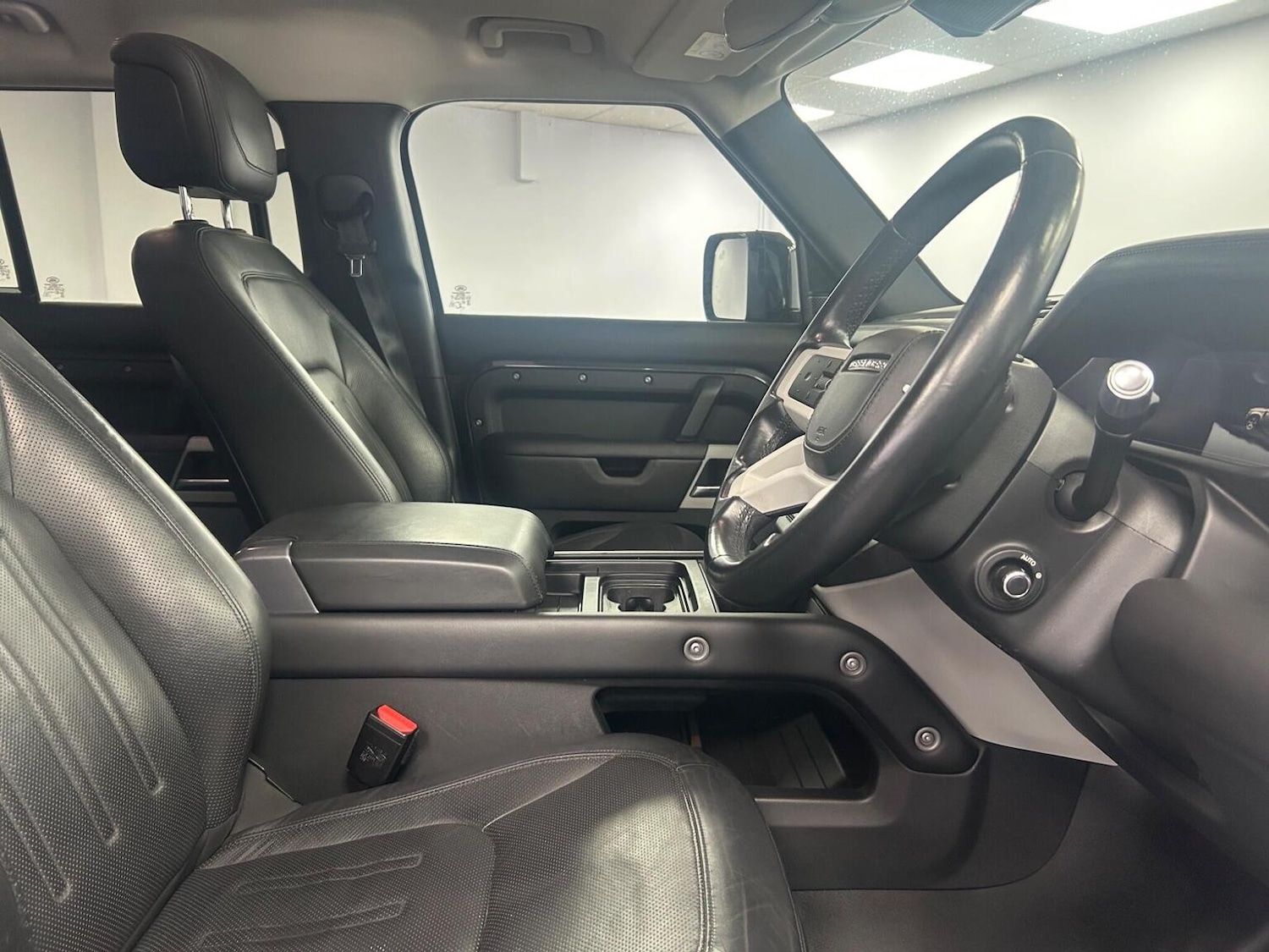 Used Land Rover Defender 2021 for sale - 76986817: Photo 10