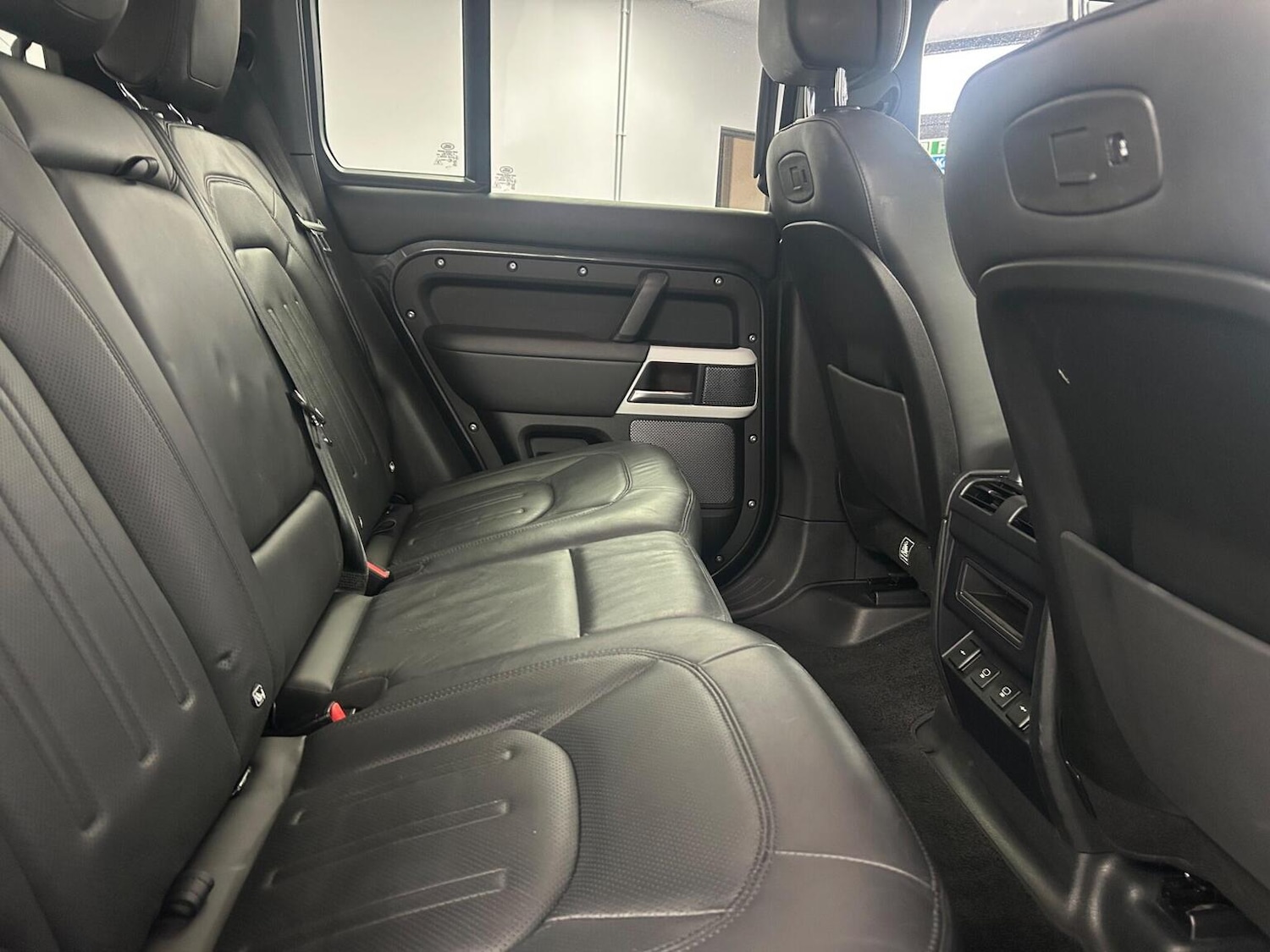 Used Land Rover Defender 2021 for sale - 76986817: Photo 11