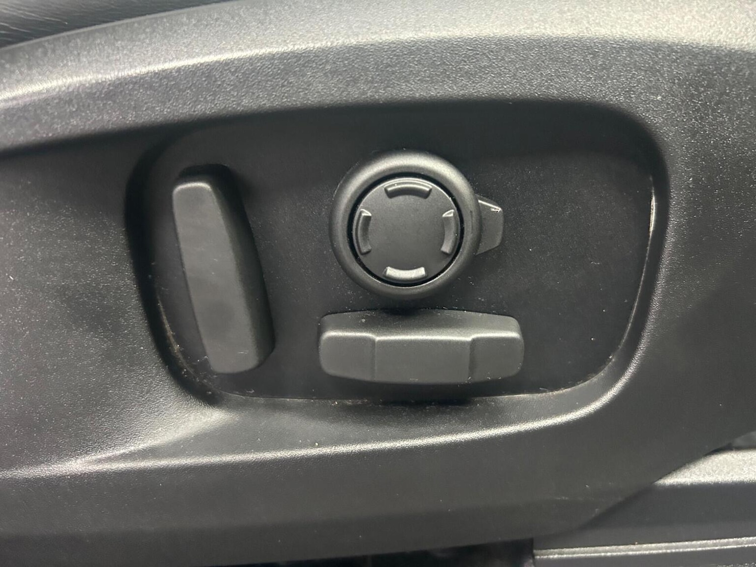 Used Land Rover Defender 2021 for sale - 76986817: Photo 12