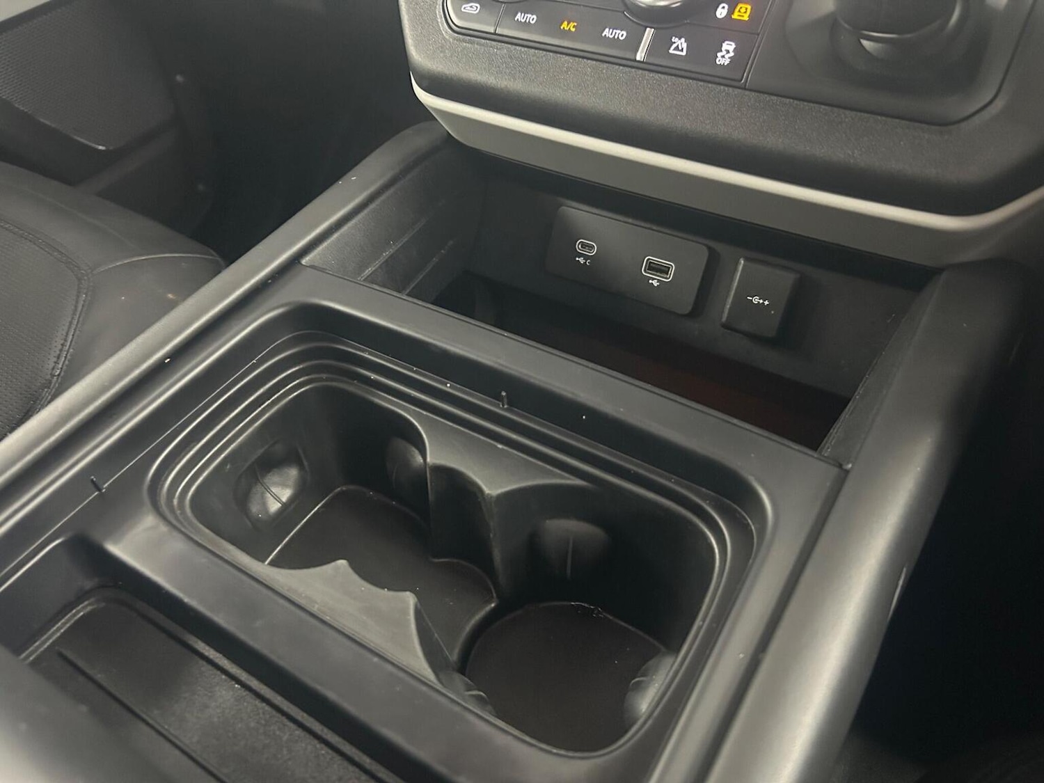 Used Land Rover Defender 2021 for sale - 76986817: Photo 14