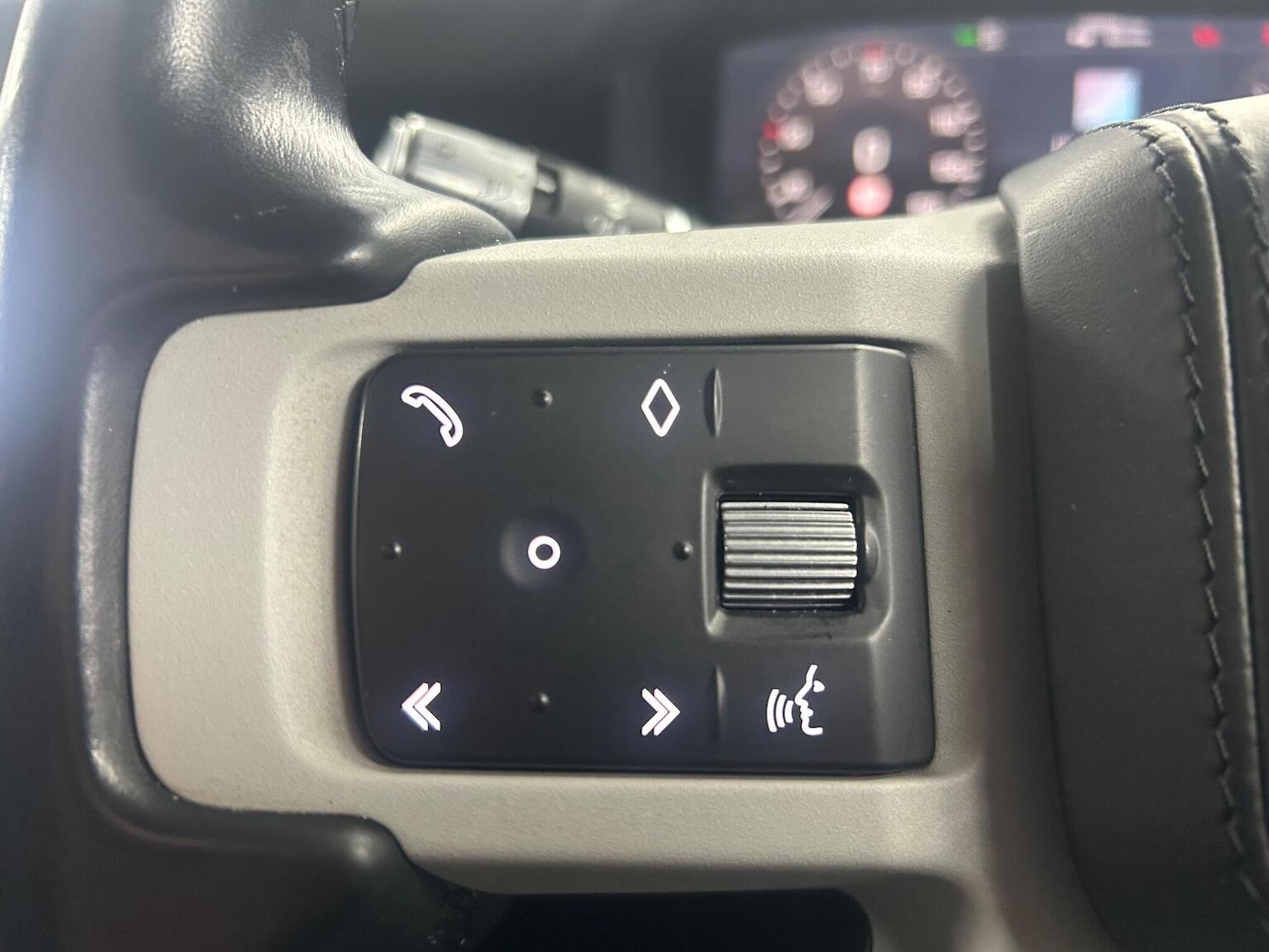 Used Land Rover Defender 2021 for sale - 76986817: Photo 19