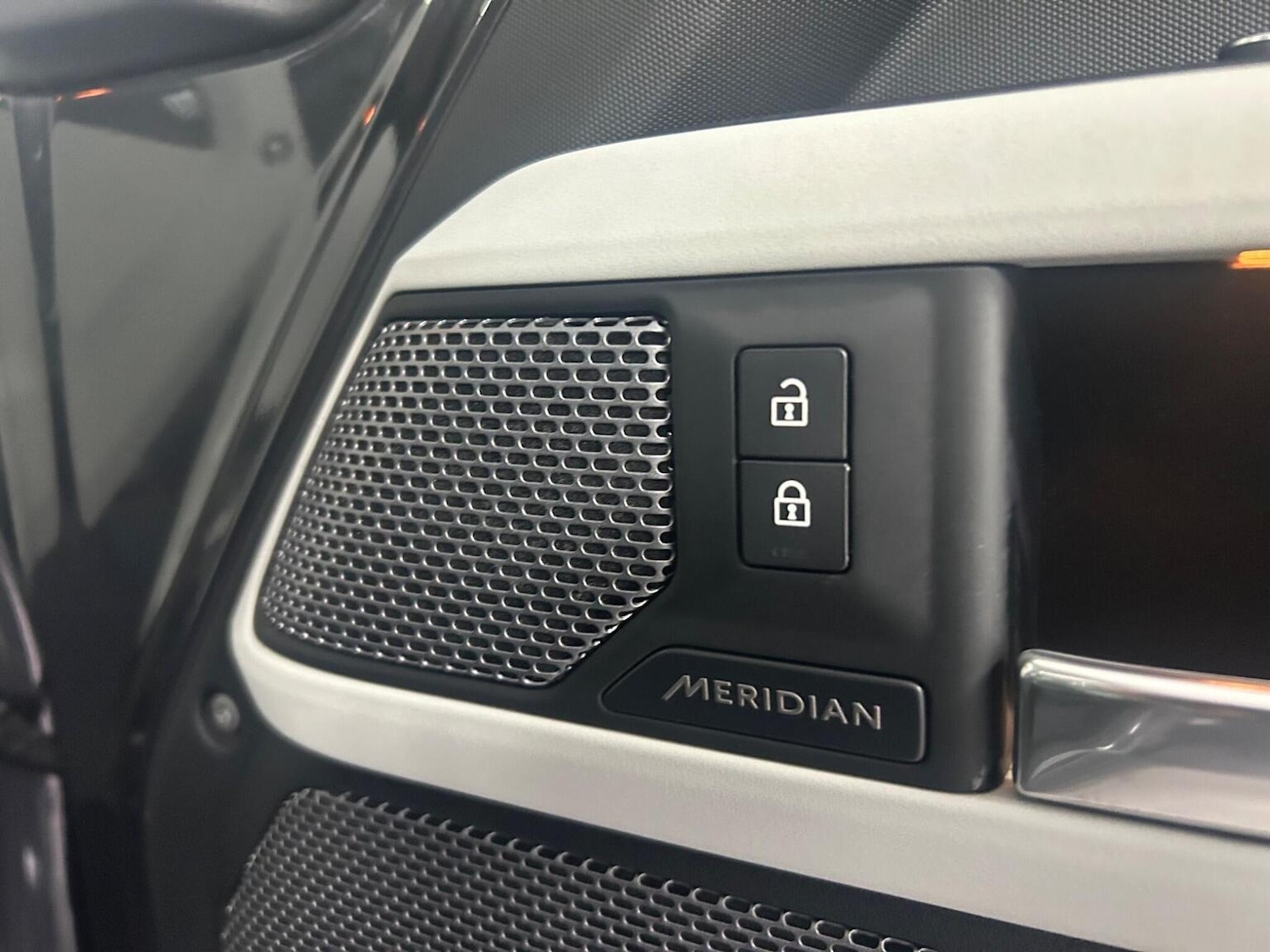 Used Land Rover Defender 2021 for sale - 76986817: Photo 21