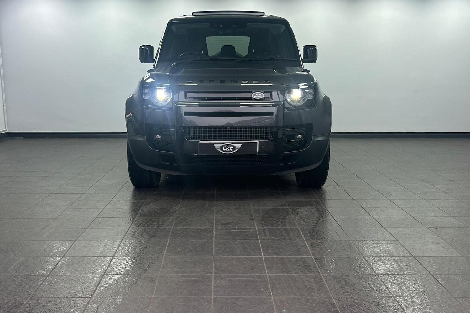 Used Land Rover Defender 2021 for sale - 76986817: Photo 3