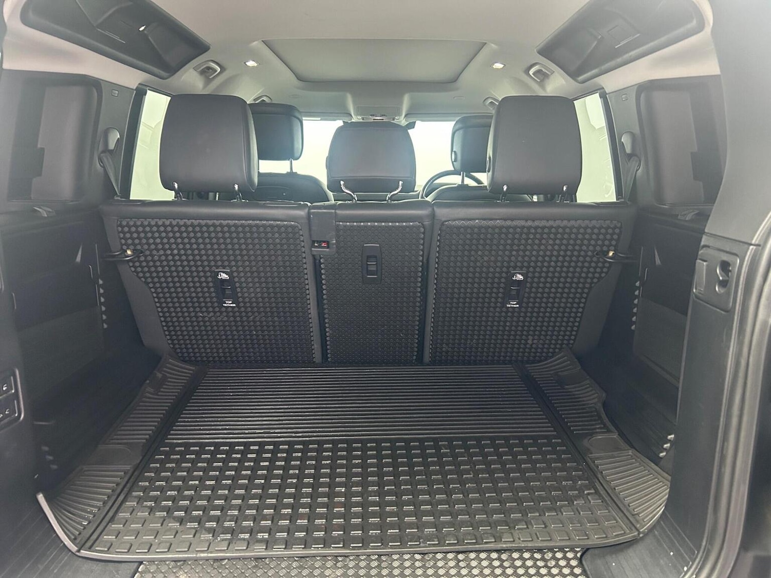 Used Land Rover Defender 2021 for sale - 76986817: Photo 31