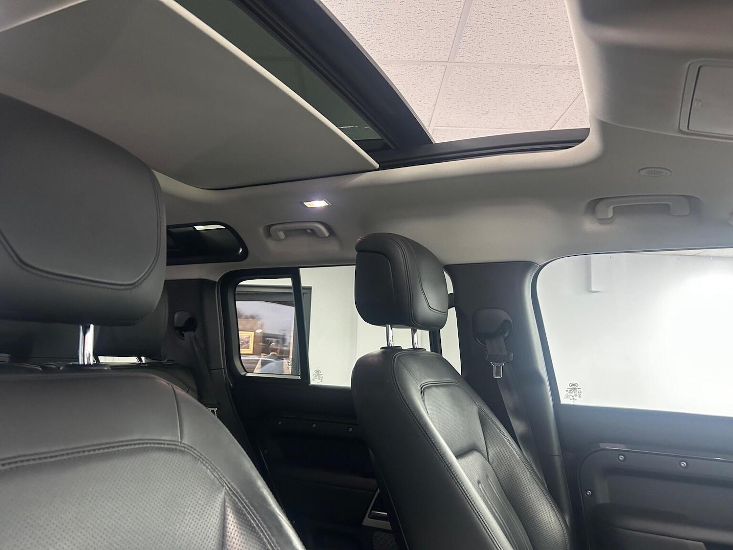 Used Land Rover Defender 2021 for sale - 76986817: Photo 36