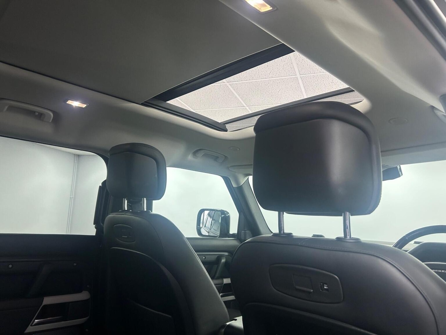 Used Land Rover Defender 2021 for sale - 76986817: Photo 37